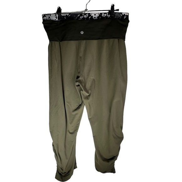 Lululemon Sunset Salutation Cropped leggings loose fit ruched, pockets , Sz 12 - Picture 5 of 10